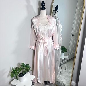 Dentelle 90s light pink satin v-neck embroidered dress/robe set